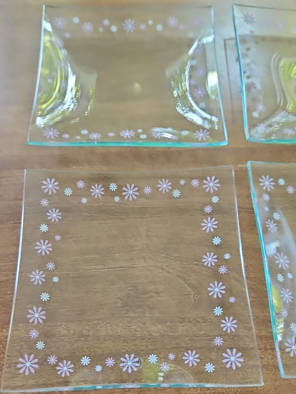 Pampered Chef Clear Glass Dessert Plates with Pink Daisy Border, Set of 4